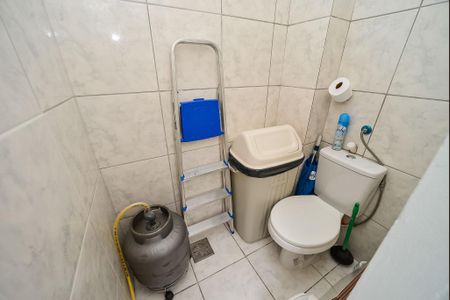 Apartamento à venda com 70m², 2 quartos e 2 vagas Apartamento à venda com 70m², 2 quartos e 2 vagasBanheiro de serviço