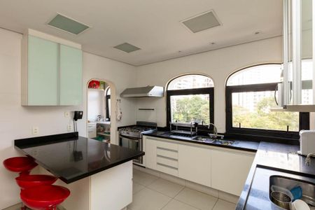 Apartamento à venda com 400m², 4 quartos e 4 vagas Apartamento à venda com 400m², 4 quartos e 4 vagasCozinha