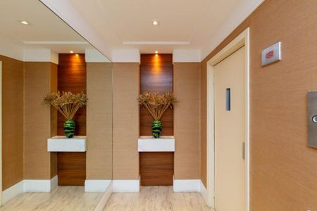Apartamento à venda com 400m², 4 quartos e 4 vagas Apartamento à venda com 400m², 4 quartos e 4 vagasÁrea comum - Hall de Elevador Privativo