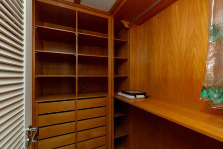 Apartamento à venda com 400m², 4 quartos e 4 vagas Apartamento à venda com 400m², 4 quartos e 4 vagasSuíte 3