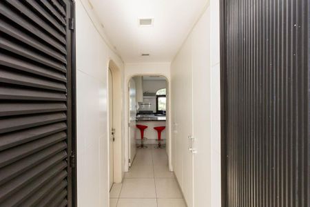 Apartamento à venda com 400m², 4 quartos e 4 vagas Apartamento à venda com 400m², 4 quartos e 4 vagasÁrea de Serviço - Corredor