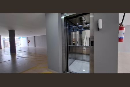 Apartamento à venda com 72m², 2 quartos e 1 vaga Apartamento à venda com 72m², 2 quartos e 1 vagaElevador