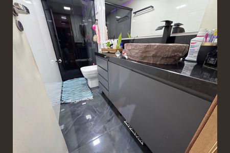 Casa à venda com 80m², 2 quartos e 2 vagas Casa à venda com 80m², 2 quartos e 2 vagasBanheiro