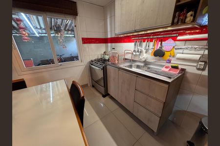 Casa à venda com 80m², 2 quartos e 2 vagas Casa à venda com 80m², 2 quartos e 2 vagasCozinha