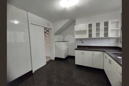 Apartamento à venda com 240m², 4 quartos e 2 vagas