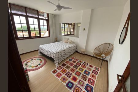 Casa à venda com 389m², 6 quartos e 2 vagas Casa à venda com 389m², 6 quartos e 2 vagasQuarto 4