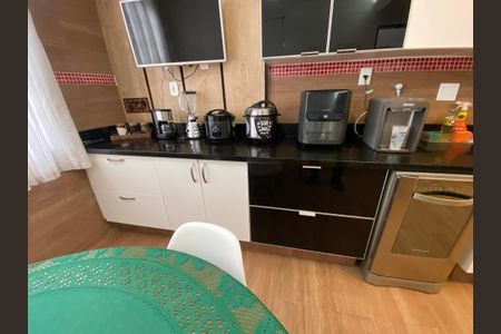 Casa à venda com 389m², 6 quartos e 2 vagas Casa à venda com 389m², 6 quartos e 2 vagasCozinha