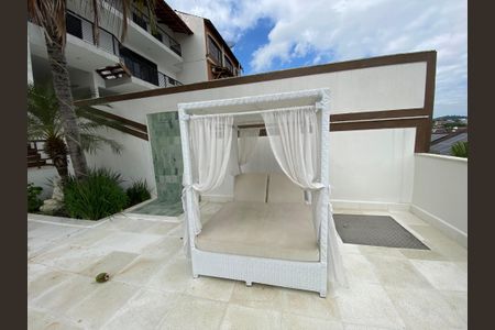 Casa à venda com 389m², 6 quartos e 2 vagas Casa à venda com 389m², 6 quartos e 2 vagasÁrea comum - Piscina