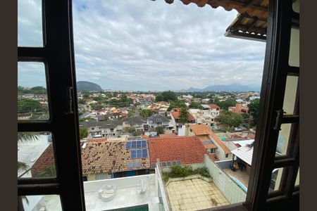 Casa à venda com 389m², 6 quartos e 2 vagas Casa à venda com 389m², 6 quartos e 2 vagasVista da Suíte 2