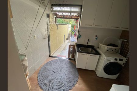 Casa à venda com 389m², 6 quartos e 2 vagas Casa à venda com 389m², 6 quartos e 2 vagasÁrea de Serviço