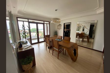 Casa à venda com 389m², 6 quartos e 2 vagas Casa à venda com 389m², 6 quartos e 2 vagasSala de Jantar