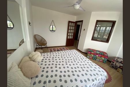 Casa à venda com 389m², 6 quartos e 2 vagas Casa à venda com 389m², 6 quartos e 2 vagasQuarto 4