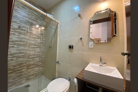 Casa à venda com 389m², 6 quartos e 2 vagas Casa à venda com 389m², 6 quartos e 2 vagasBanheiro Social