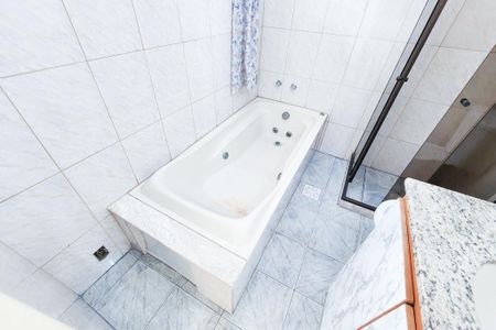 Apartamento para alugar com 75m², 2 quartos e sem vagaBanheiro da suíte