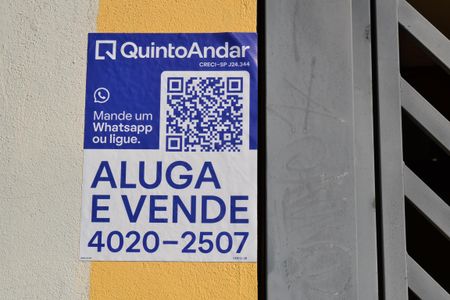 Casa à venda com 240m², 2 quartos e 2 vagas Casa à venda com 240m², 2 quartos e 2 vagasFachada e placa