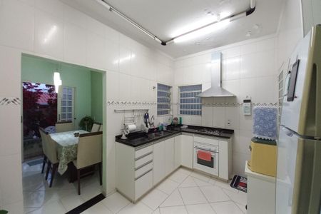 Casa à venda com 120m², 2 quartos e 3 vagas Casa à venda com 120m², 2 quartos e 3 vagasCozinha