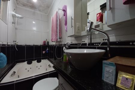 Casa à venda com 120m², 2 quartos e 3 vagas Casa à venda com 120m², 2 quartos e 3 vagasBanheiro da Suíte