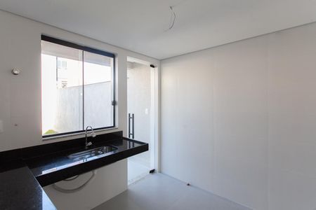 Casa à venda com 119m², 2 quartos e 1 vaga Casa à venda com 119m², 2 quartos e 1 vagaCozinha