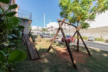 Apartamento para alugar com 42m², 2 quartos e 1 vaga Apartamento para alugar com 42m², 2 quartos e 1 vagaÁrea comum - Playground