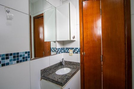 Apartamento à venda com 74m², 2 quartos e 1 vaga Apartamento à venda com 74m², 2 quartos e 1 vagaBanheiro