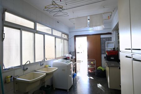 Apartamento à venda com 350m², 4 quartos e 2 vagas Apartamento à venda com 350m², 4 quartos e 2 vagasÁrea de Serviço