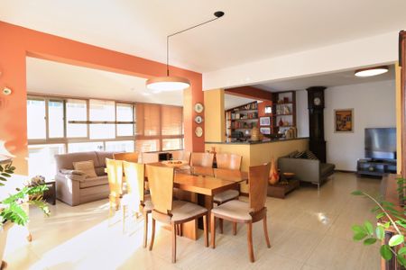 Apartamento à venda com 350m², 4 quartos e 2 vagas Apartamento à venda com 350m², 4 quartos e 2 vagasSala