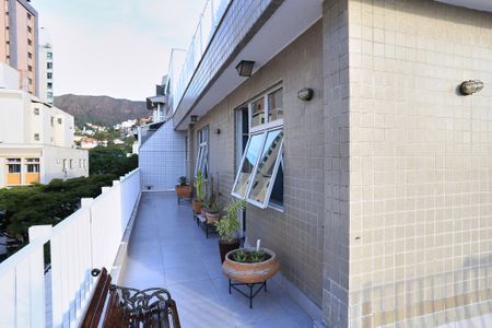 Apartamento à venda com 350m², 4 quartos e 2 vagas Apartamento à venda com 350m², 4 quartos e 2 vagasVaranda da Suíte