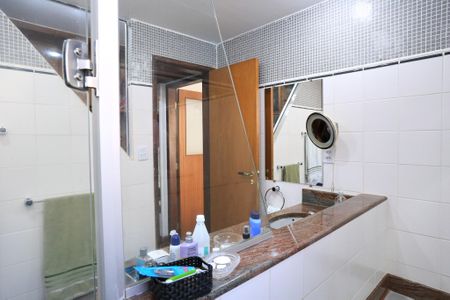 Apartamento à venda com 350m², 4 quartos e 2 vagas Apartamento à venda com 350m², 4 quartos e 2 vagasBanheiro da Suíte