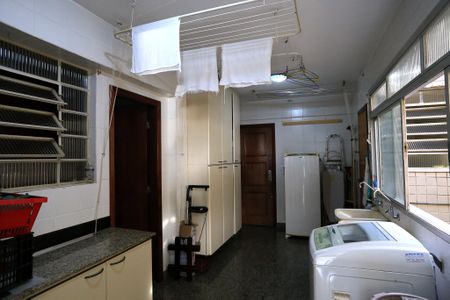 Apartamento à venda com 350m², 4 quartos e 2 vagas Apartamento à venda com 350m², 4 quartos e 2 vagasÁrea de Serviço