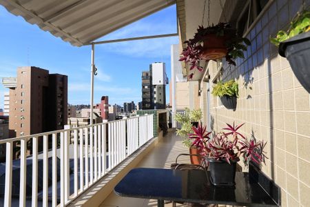 Apartamento à venda com 350m², 4 quartos e 2 vagas Apartamento à venda com 350m², 4 quartos e 2 vagasVaranda da Sala