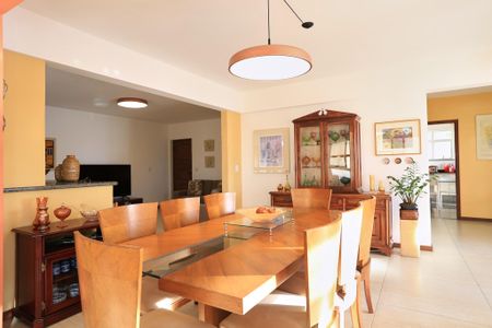 Apartamento à venda com 350m², 4 quartos e 2 vagas Apartamento à venda com 350m², 4 quartos e 2 vagasSala