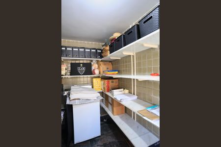 Apartamento à venda com 350m², 4 quartos e 2 vagas Apartamento à venda com 350m², 4 quartos e 2 vagasAlmoxarifado