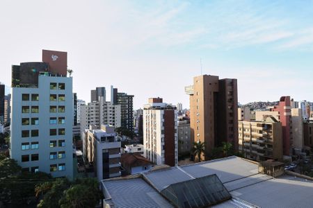 Apartamento à venda com 350m², 4 quartos e 2 vagas Apartamento à venda com 350m², 4 quartos e 2 vagasVista da Varanda Suíte