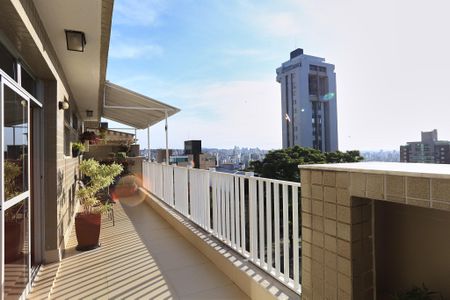 Apartamento à venda com 350m², 4 quartos e 2 vagas Apartamento à venda com 350m², 4 quartos e 2 vagasVaranda da Sala