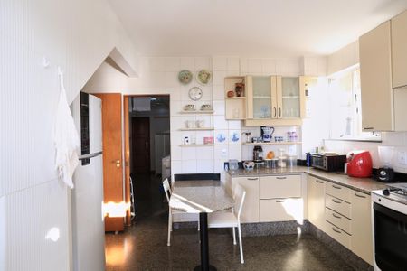 Apartamento à venda com 350m², 4 quartos e 2 vagas Apartamento à venda com 350m², 4 quartos e 2 vagasCozinha