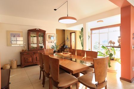 Apartamento à venda com 350m², 4 quartos e 2 vagas Apartamento à venda com 350m², 4 quartos e 2 vagasSala