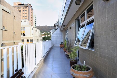 Apartamento à venda com 350m², 4 quartos e 2 vagas Apartamento à venda com 350m², 4 quartos e 2 vagasVaranda da Suíte