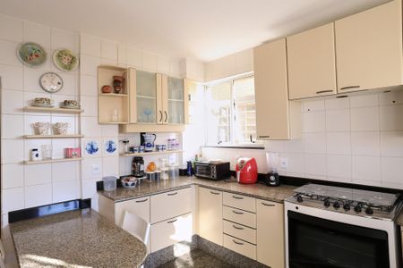 Apartamento à venda com 350m², 4 quartos e 2 vagas Apartamento à venda com 350m², 4 quartos e 2 vagasCozinha