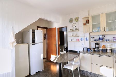 Apartamento à venda com 350m², 4 quartos e 2 vagas Apartamento à venda com 350m², 4 quartos e 2 vagasCozinha