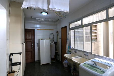 Apartamento à venda com 350m², 4 quartos e 2 vagas Apartamento à venda com 350m², 4 quartos e 2 vagasÁrea de Serviço