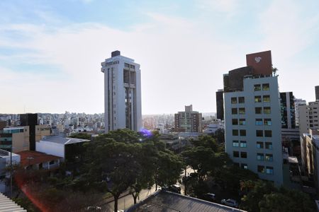 Apartamento à venda com 350m², 4 quartos e 2 vagas Apartamento à venda com 350m², 4 quartos e 2 vagasVista da Varanda Suíte