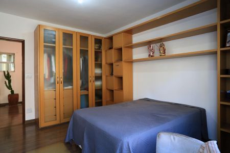 Apartamento à venda com 350m², 4 quartos e 2 vagas Apartamento à venda com 350m², 4 quartos e 2 vagasQuarto