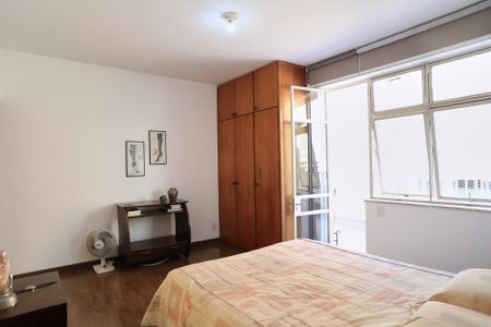 Apartamento à venda com 350m², 4 quartos e 2 vagas Apartamento à venda com 350m², 4 quartos e 2 vagasSuíte