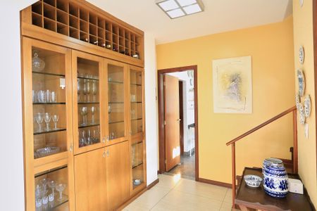 Apartamento à venda com 350m², 4 quartos e 2 vagas Apartamento à venda com 350m², 4 quartos e 2 vagasCorredor