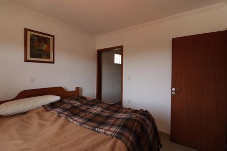Casa à venda com 250m², 4 quartos e 3 vagasSuite 1