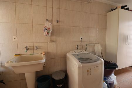 Casa à venda com 250m², 4 quartos e 3 vagasLavanderia