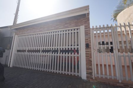 Casa à venda com 250m², 4 quartos e 3 vagasFachada