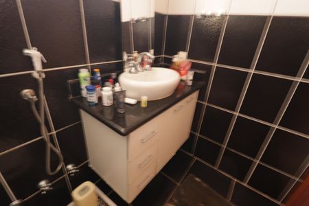 Casa à venda com 250m², 4 quartos e 3 vagasBanheiro/Suite 2