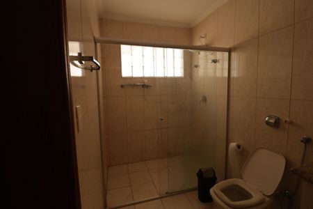 Casa à venda com 250m², 4 quartos e 3 vagasBanheiro/Suite 1