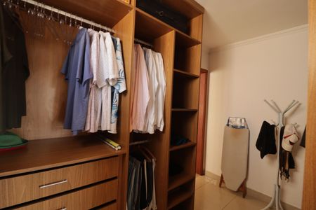 Casa à venda com 250m², 4 quartos e 3 vagasCloset /Suite 1